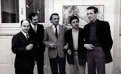 Luca Crippa e Sergio Dangelo con Gilberto Barburini alla galleria d'arte contemporanea Angolare nel 1970